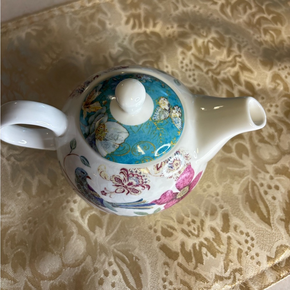 Floral Teapot with Bird Design Crafted by New Bone China - Picture 4 of 10